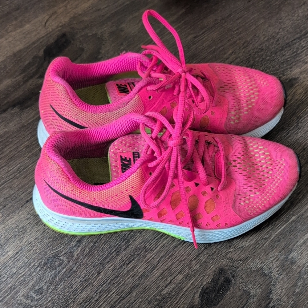Nike Women's Pink Running Shoes